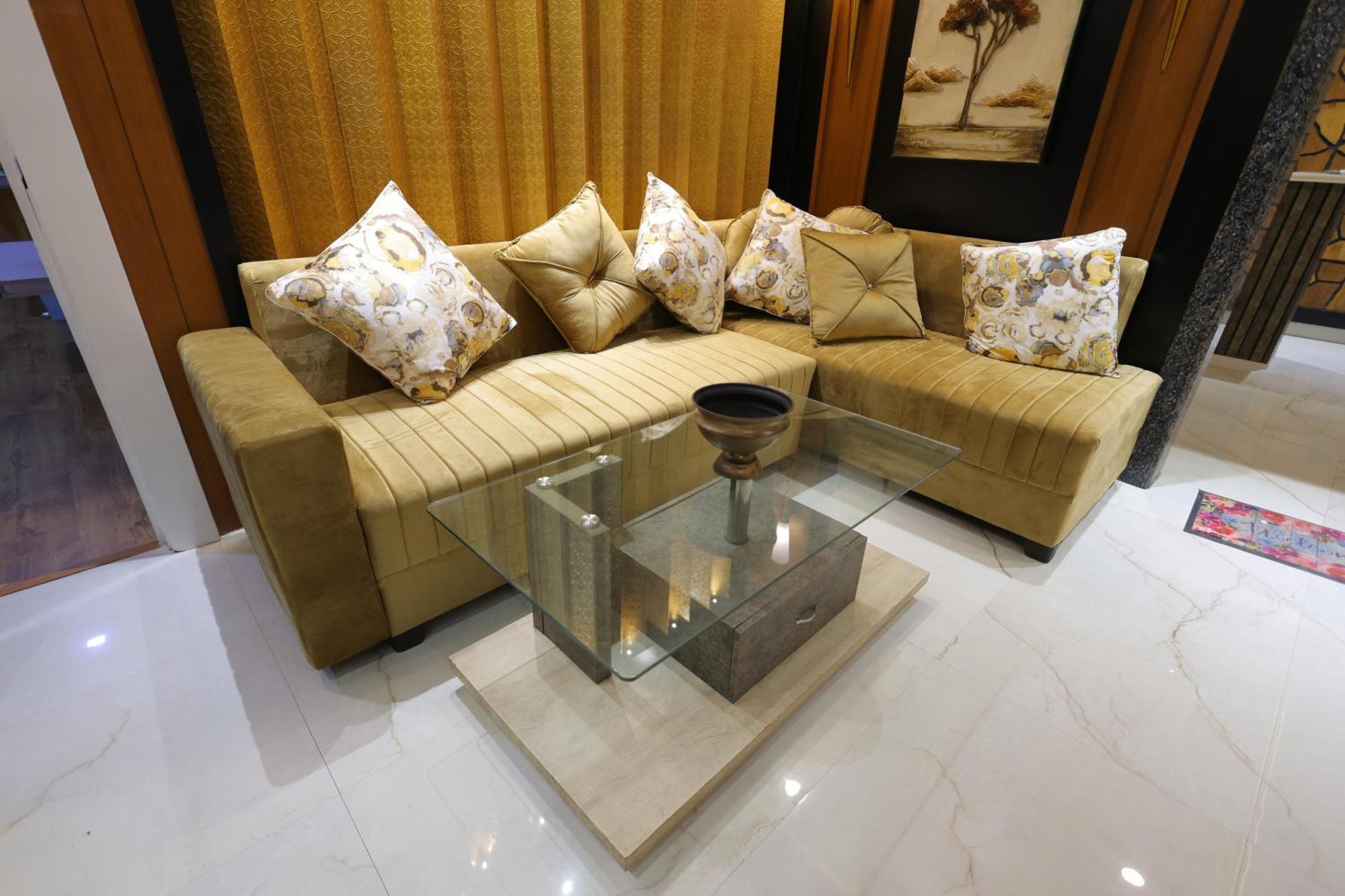 Gardenia Agra * Agra (Uttar Pradesh)